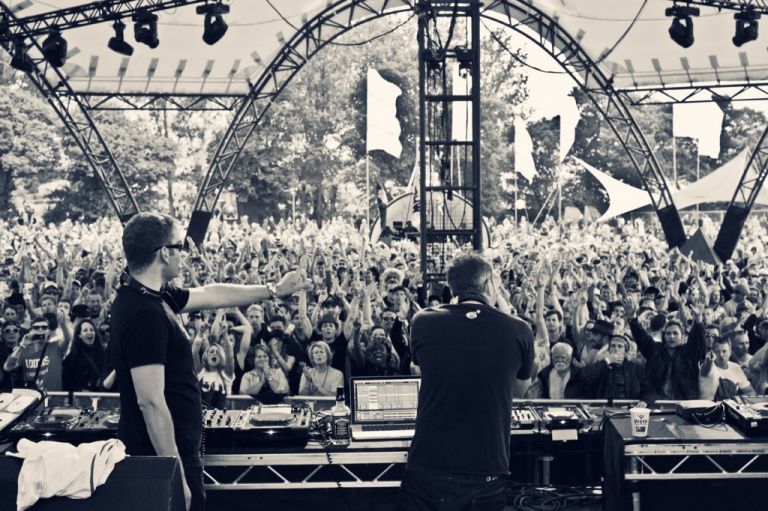 glastonbury-festival-photography-stanton-warriors