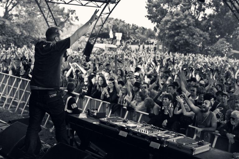 glastonbury-festival-photography-stanton-warriors